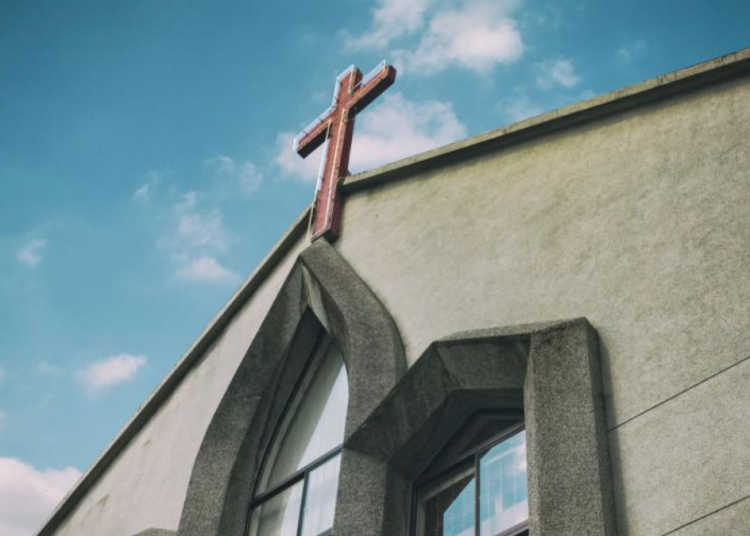 Maine court bans mother from bringing child to church