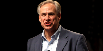 Ова слика је првобитно објављена на Flickr-у од стране Gage Skidmore на https://flickr.com/photos/22007612@N05/8085498352 (архива). Прегледана је 8. августа 2019. од стране FlickreviewR 2 и потврђено је да је лиценцирана под условима cc-by-sa-2.0.