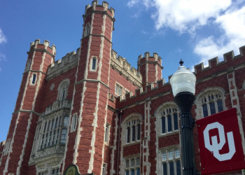 Studente universitario dell’Oklahoma bocciato in un saggio per aver difeso il genere binario