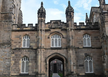 Ова слика је преузета из колекције пројекта Geograph. Погледајте страницу ове фотографије на веб-сајту Geograph за контакт податке фотографа. Ауторска права на ову слику припадају Билу Харисону и лиценцирана је за поновну употребу под Creative Commons Attribution-ShareAlike 2.0 лиценцом.