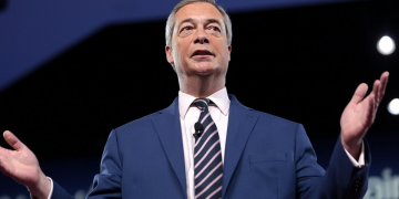 This image was originally posted to Flickr by Gage Skidmore at https://flickr.com/photos/22007612@N05/33022196951. It was reviewed on 28 February 2017 by FlickreviewR and was confirmed to be licensed under the terms of the cc-by-sa-2.0.