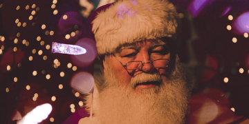 UK museums move to “decolonize” Father Christmas