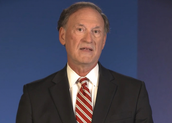 Алито збуњује левичарског адвоката основним питањем: „Шта је жена?“