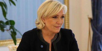 В этот день в истории: Марин Ле Пен избрана лидером Национального фронта