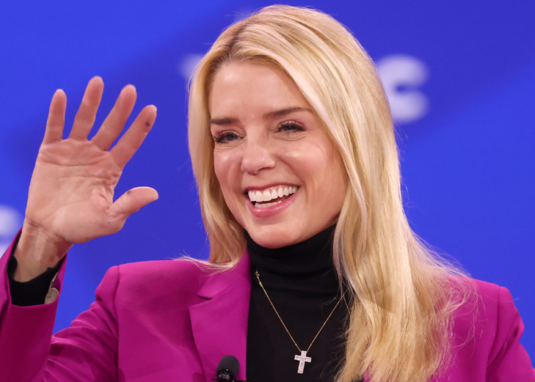 This image was originally posted to Flickr by Gage Skidmore at https://flickr.com/photos/22007612@N05/54349613479. It was reviewed on 25 February 2025 by FlickreviewR 2 and was confirmed to be licensed under the terms of the cc-by-sa-2.0.