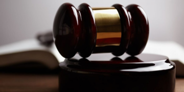 Jury awards $2M to detransitioner in win against gender surgeons