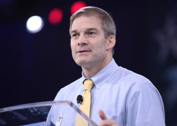 This image was originally posted to Flickr by Gage Skidmore at https://flickr.com/photos/22007612@N05/25579336915 (archive). It was reviewed on 20 April 2019 by FlickreviewR 2 and was confirmed to be licensed under the terms of the cc-by-sa-2.0.